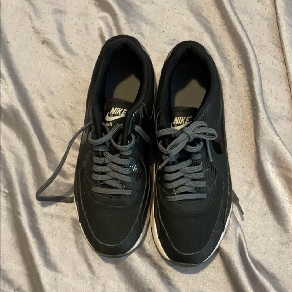 black nike airmax